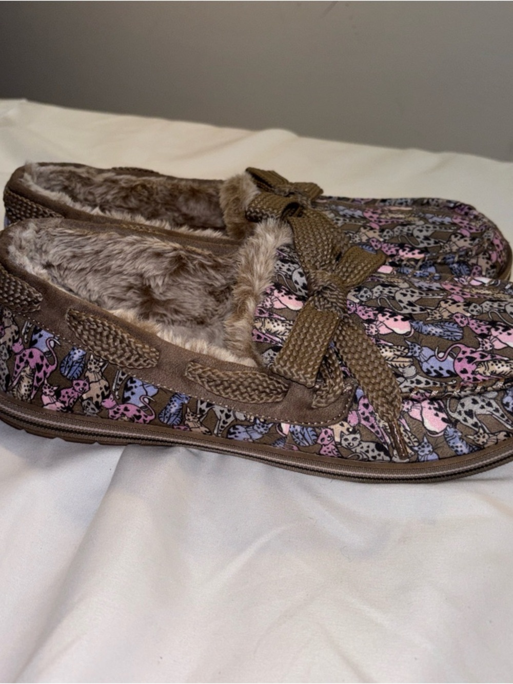 Plush-Lined BOBS Women’s Slip-On Moccasin Slippers in with Pastel Cat Print - Picture 5 of 10